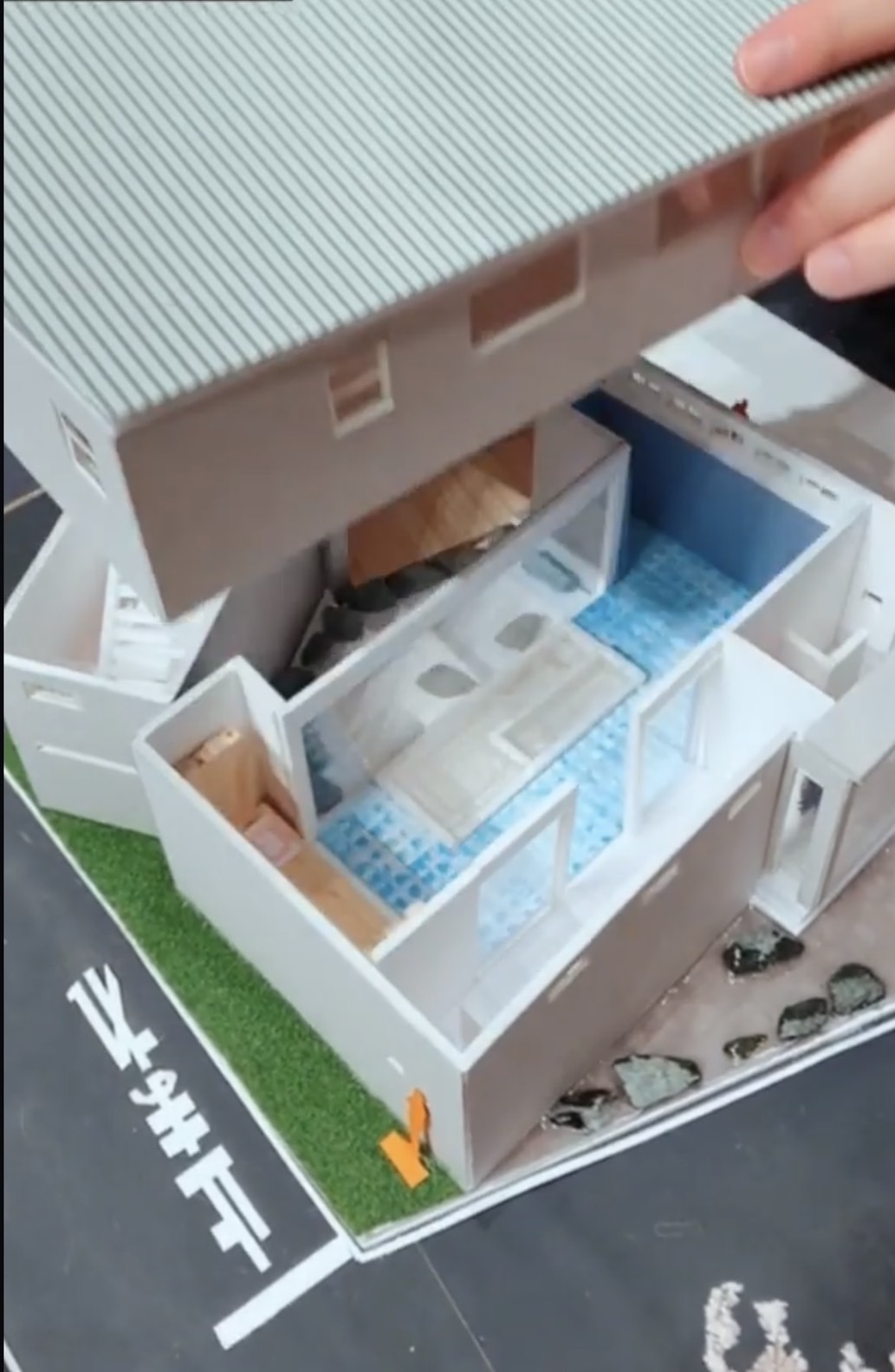 インテリア模型 - 屋根着脱式で内観確認